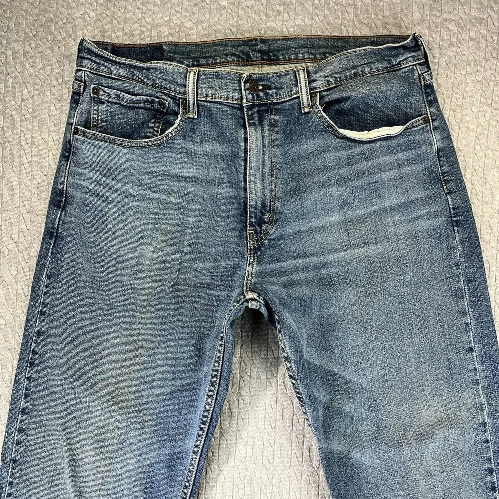Levi's 505 Men's (34X31) straight leg, relaxed, fit medium wash blue jeans pants